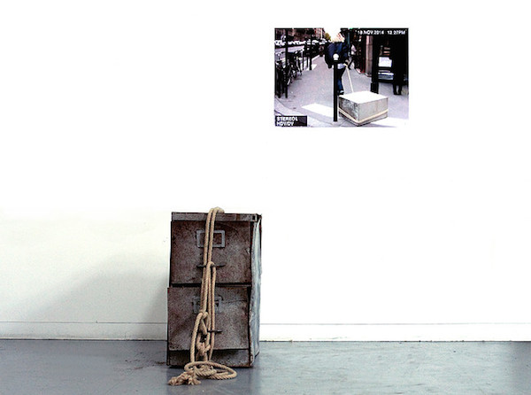 Nelson Pernisco, Transport, Meuble en métal, corde, Tirage photographique, 2014