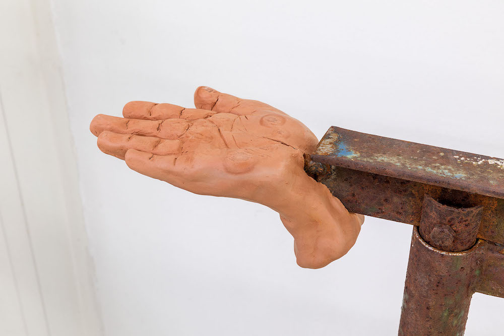 Les mains baladeuses, une exposition de Tiphaine Calmettes : un éveil des sens