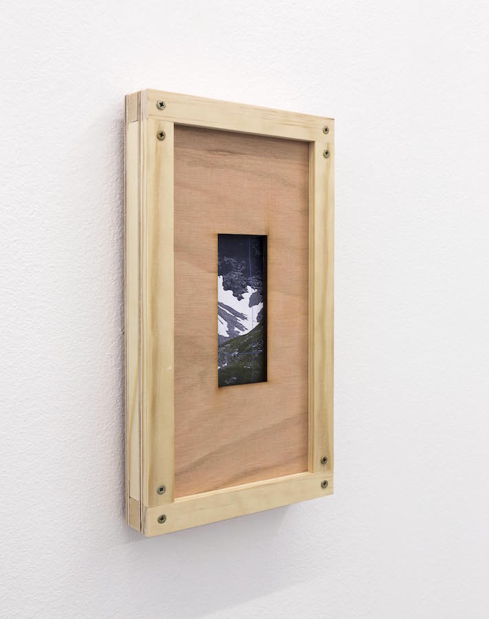 Morgane Denzler, coffret, boite en bois ajourée, 15x26 cm, photographie de paysage pliée 120 x 96, 2015