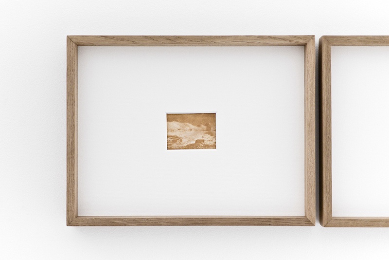 Leah Desmousseaux, Tadmer n°7, 2020 4 x 5,5 cm, tirage cyanotype viré. 