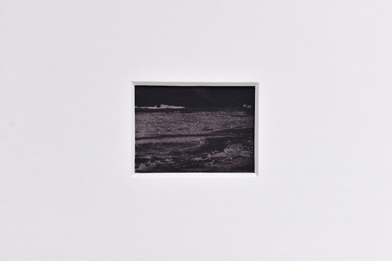 Leah Desmousseaux, Tadmer n°1, 2020 4 x 5,5 cm, tirage cyanotype viré.