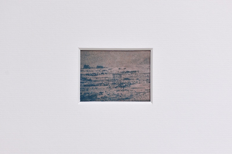 Leah Desmousseaux, Tadmer n°8, 2020 4 x 5,5 cm, tirage cyanotype viré. 