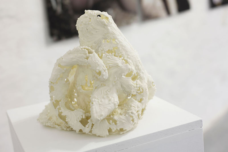 Lucie Linder, « Bélier » Porcelaine froide, 2014 Format : 36x33x32.5 cm