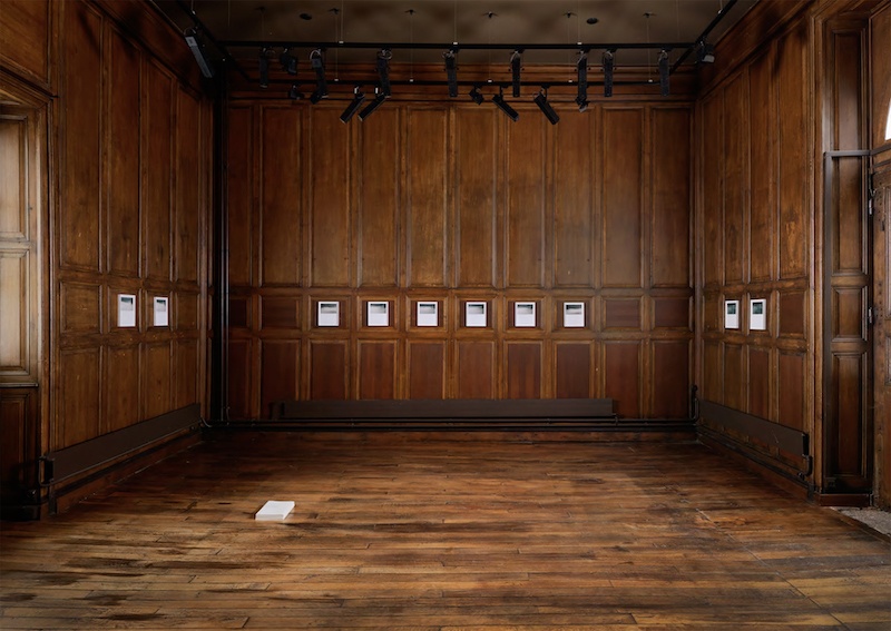 Daniel Gustav Cramer,Two Works, Musée d'Aurillac, France, 2020 vue d'installation photographie : Aurélien Mole