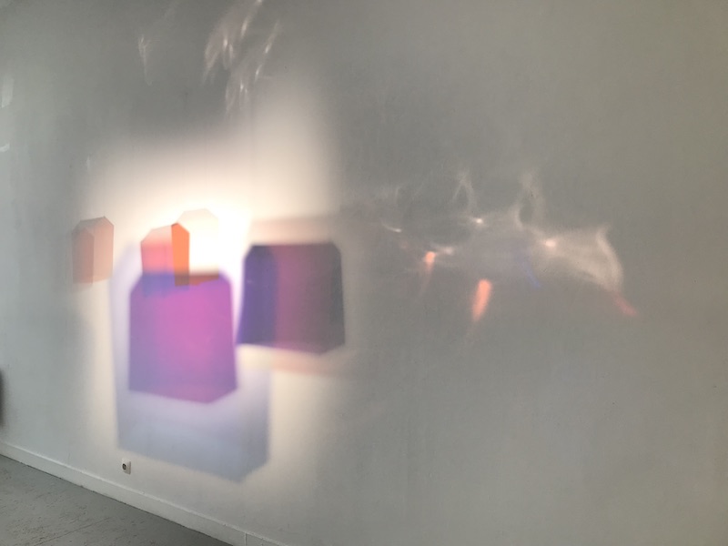 Vue de l’exposition Devant Les Scintillements [23°44/307m/s], centre d’Art contemporain Camille Lambert, Juvisy-sur-Orge - Photographie Juliette Fontaine 2022