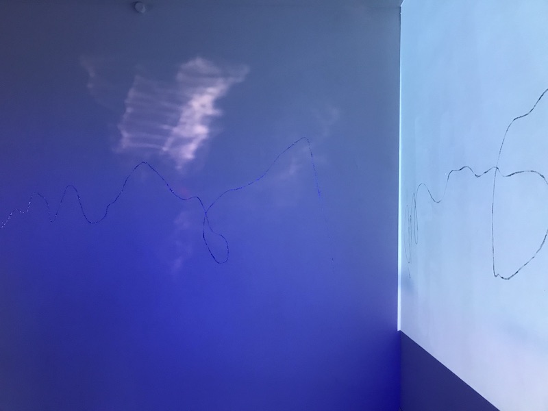 Vue de l’exposition, Devant Les Scintillements [23°44/307m/s], centre d’Art contemporain Camille Lambert, Juvisy-sur-Orge - Photographie Juliette Fontaine 2022