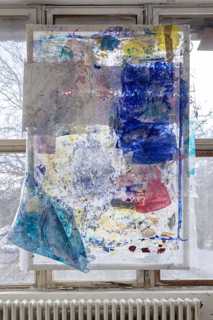 Kateřina Štenclová, Igelitobraz, acrylic on canvas, 2021, exhibition Díra ve stázi / Blasts Cries Laughter, Pragovka Gallery and The White Room, photo by Marcel Rozhoň