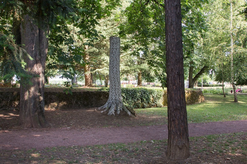 Colonne, Estelle Chrétien, Parc Napoléon de Thionville © Miguel Costa, Adagp, Paris, 2022