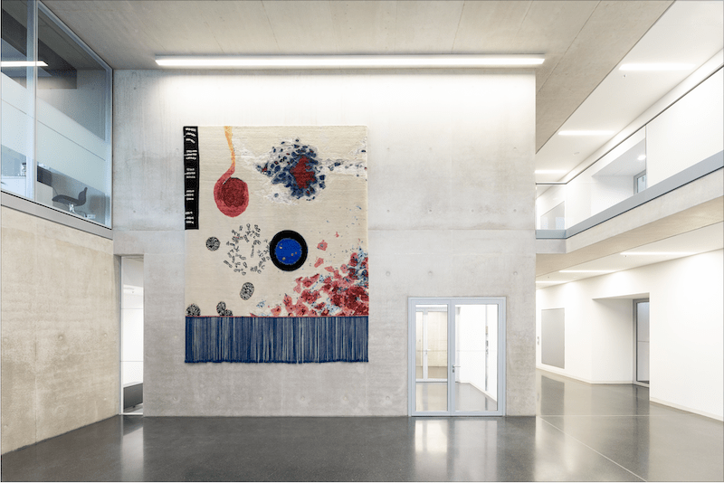 Justine Blau, 3,0.10(13)_wall rug_installation_Laboratoire national de Santé_2020_photos Patty Neu