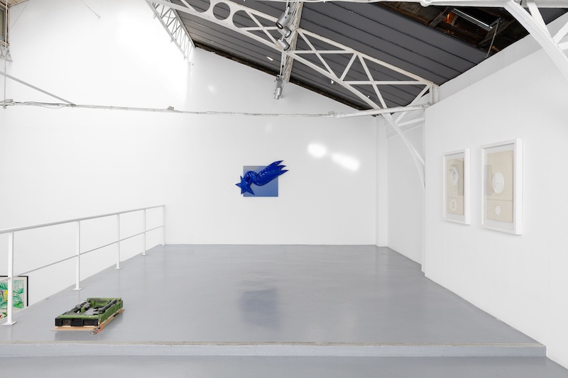 Greetings,
curated by Antonio De Martino and Edoardo Marabini, installation view (Emanuele Marcuccio, Jan Vorisek, Angelo Savelli), galerie Hussenot, 2023