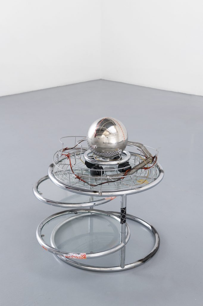 Untitled,
Jan Vorisek, 2023, Metal, Glas, Plastik, Spray Paint, Wire, Rubber, dimension variable
