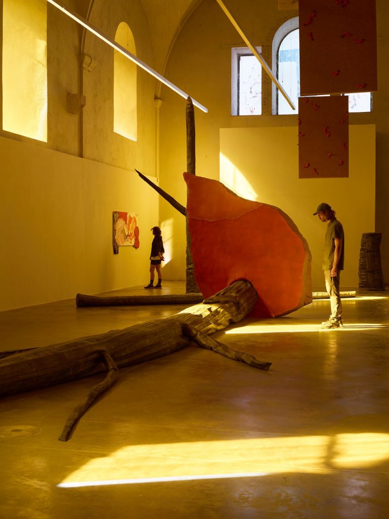 Vue de l'exposition SOLṢ, Charlie Malgat, 2023. Production : Centre d'art contemporain Les Capucins, ville d'Embrun. Photo : f.deladerrière