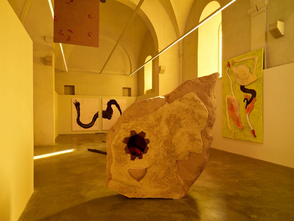 Vue de l'exposition SOLṢ, Charlie Malgat, 2023. Production : Centre d'art contemporain Les Capucins, ville d'Embrun. Photo : f.deladerrière