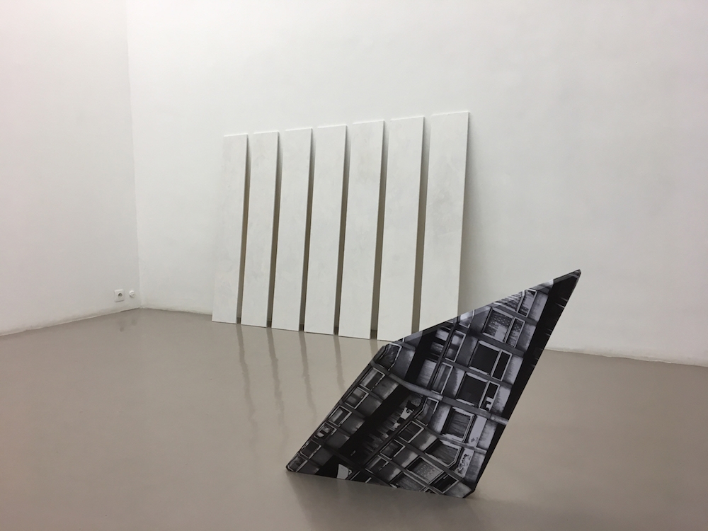 Vues de l'exposition Capsule #01 - OÙ (Printemps de l'Art Contemporain 2017, Marseille) Emilie Akli, Pierre Gaignard, Bérénice Lefebvre, Yohan Meola, Cyril Zarcone Feat. Elodie Petit