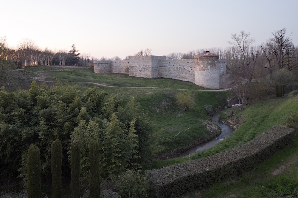 La cuisine, centre d'art et de design, château de Nègrepelisse, 2014. RCR Arquitectes. © Yohann Gozard