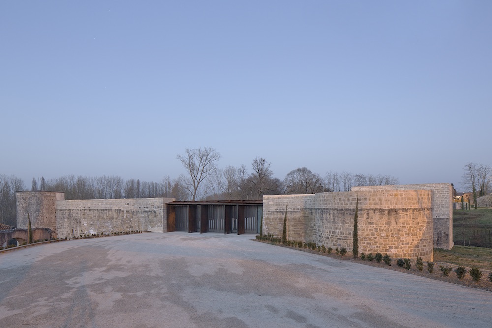 La cuisine, centre d'art et de design, château de Nègrepelisse, 2014. RCR Arquitectes. © Yohann Gozard
