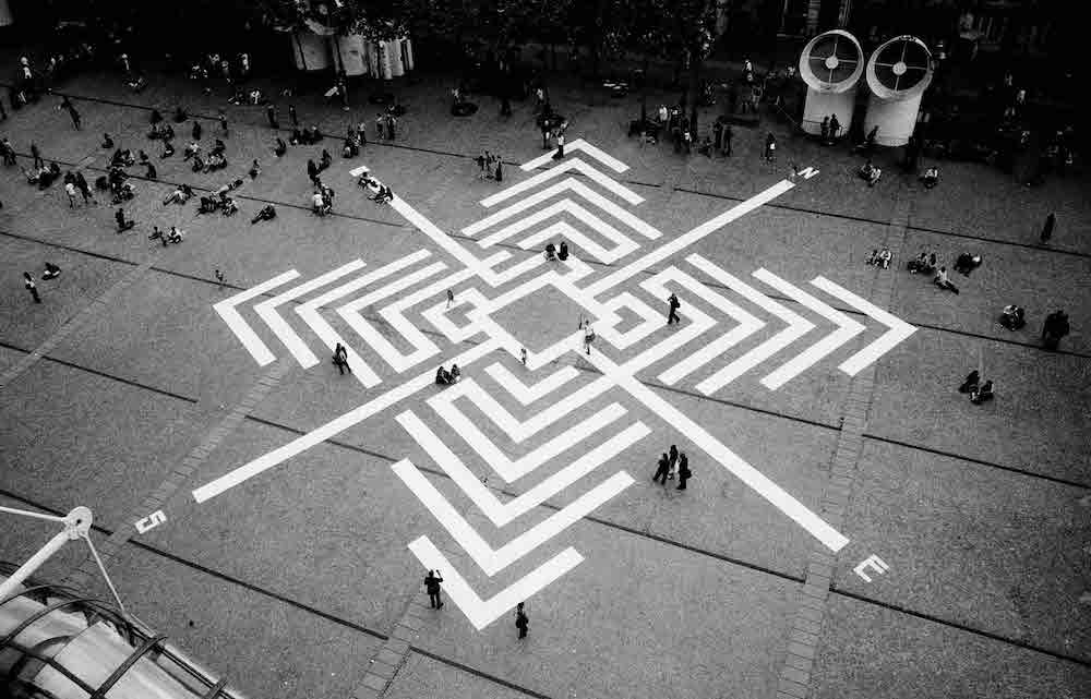 L'Atlas, Projet "Boussoles", esplanade du Centre Pompidou, Paris, juin 2008. Photo courtesy artiste.