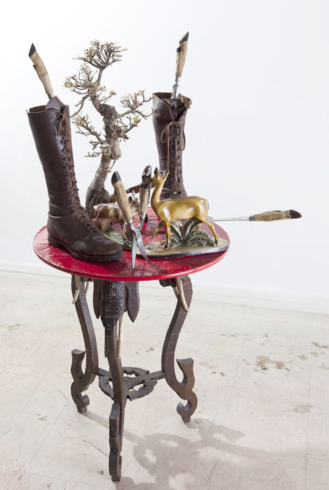 FAMILY MACHINE : REVENGE, 2011. Assemblage de meubles, bottes, céramiques, service de coutellerie, peinture émaillée, bonsaï, béton, 140 x 60 x 60 cm