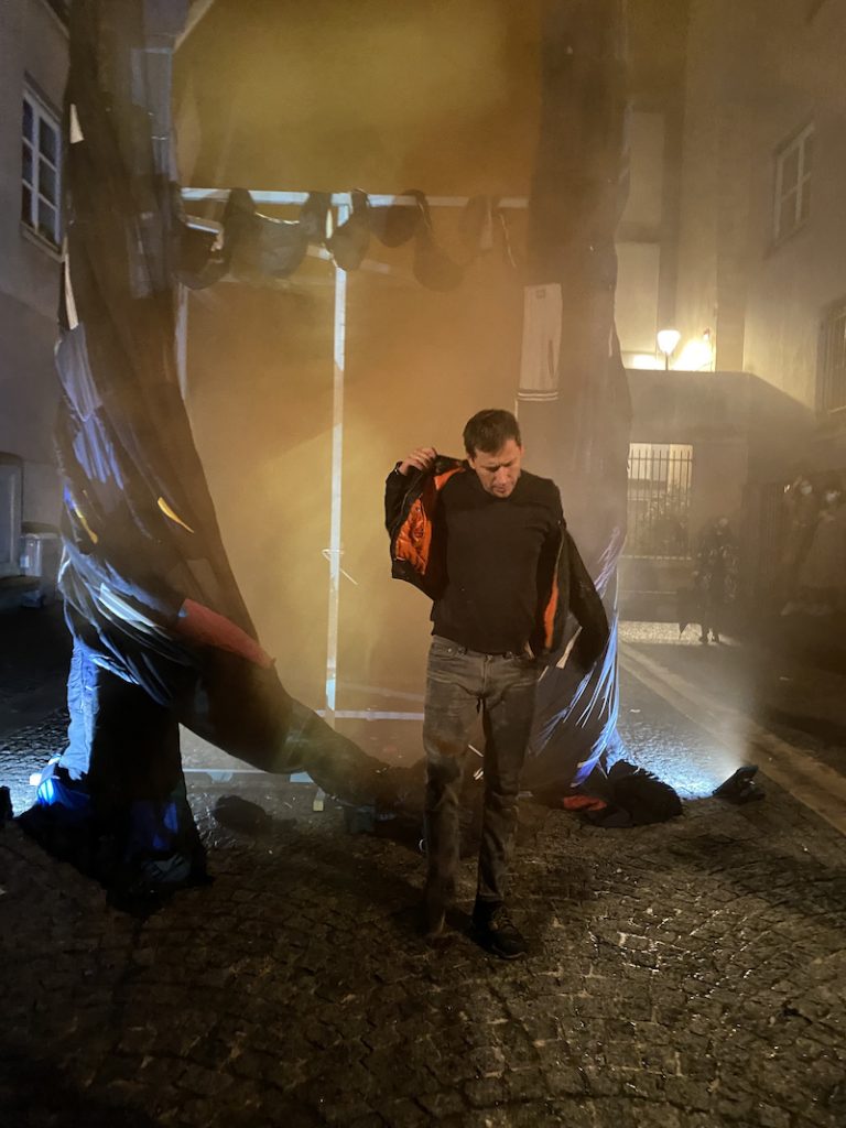 Marcin Dudek, Performance The Group, 02-10-2021, Nuit Blanche 2021, Centre Wallonie-Bruxelles Paris - Photo Valérie Toubas