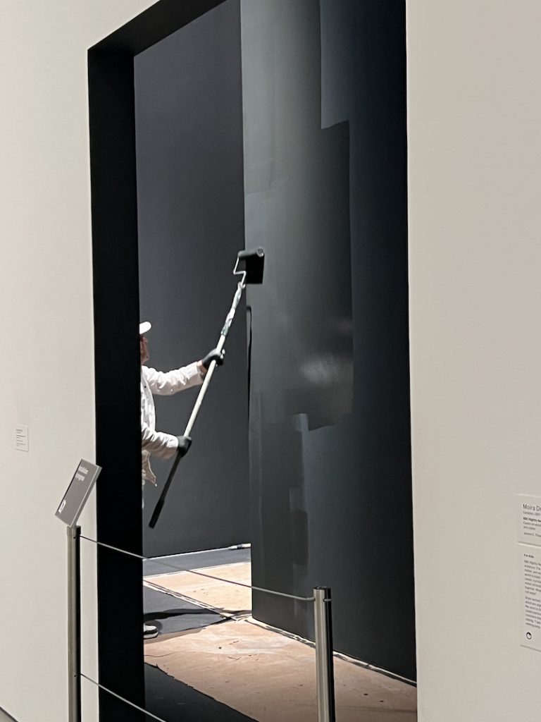 Salle 204, homme qui peint, MOMA