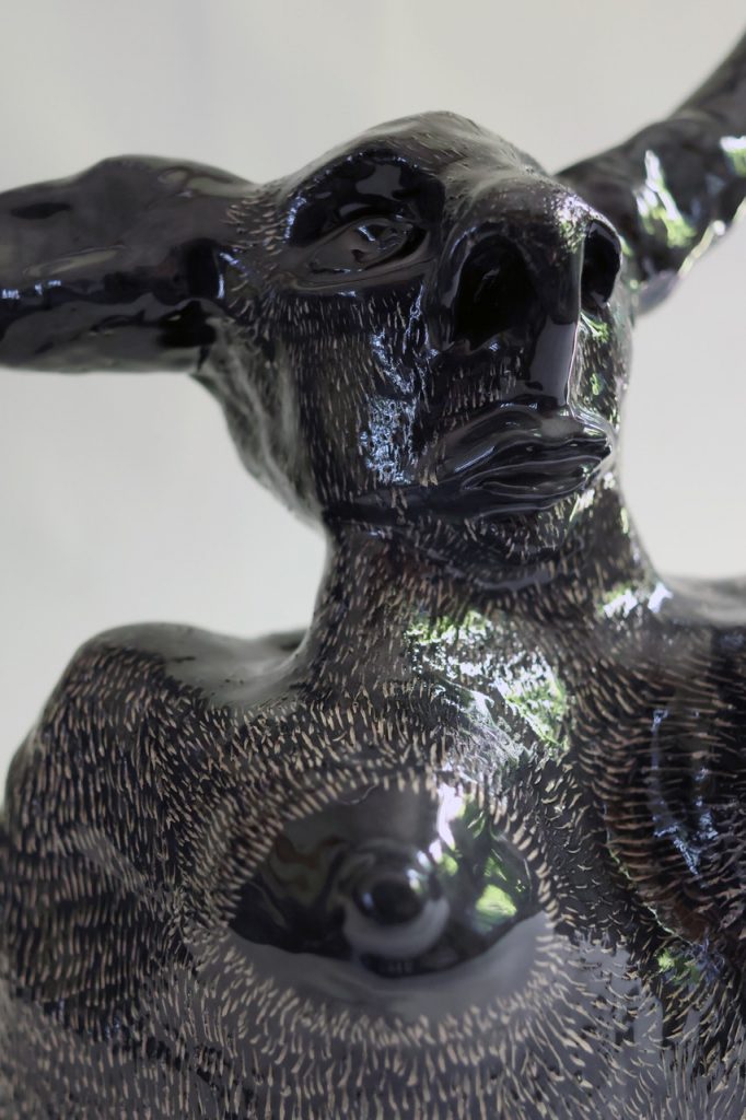 Mona Minotaure, 2023 Faïence H. 45; l. 40; prof. 20 cm- Hélène Barrier / Iconoklastes