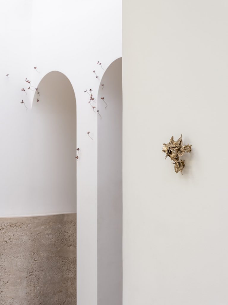 Vue de l'exposition SIBYLLE GALERIE CHLOE SALGADO x Chapelle XIV @ Grégory Copitet