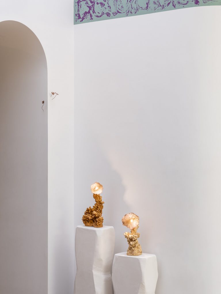 Vue de l'exposition SIBYLLE GALERIE CHLOE SALGADO x Chapelle XIV @ Grégory Copitet